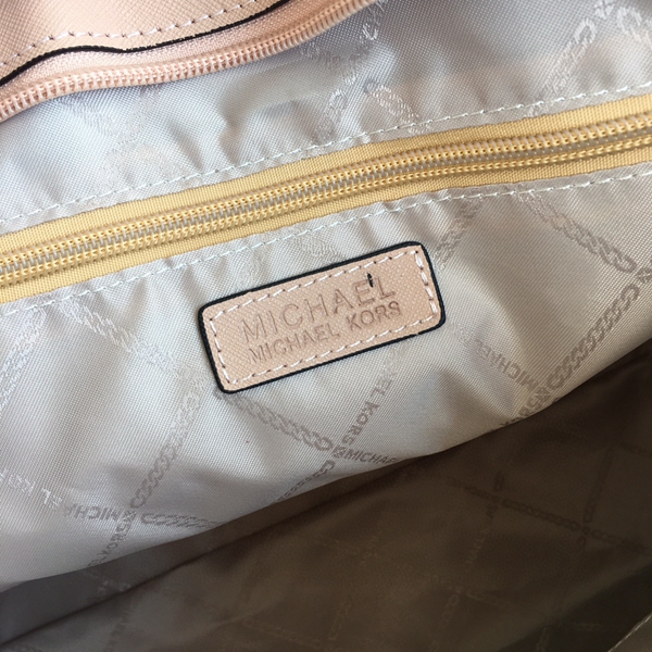 マイケルコースバッグ着用イメージ